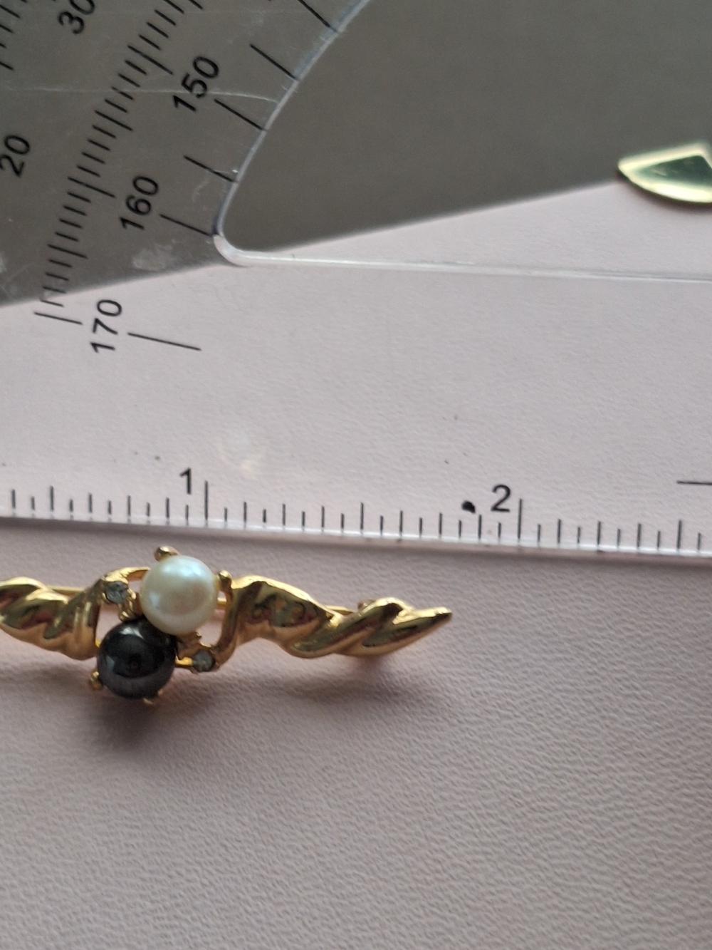 2" 1928 Gold-Tone Brooch with Black and White Pearls - Picture 10 of 10